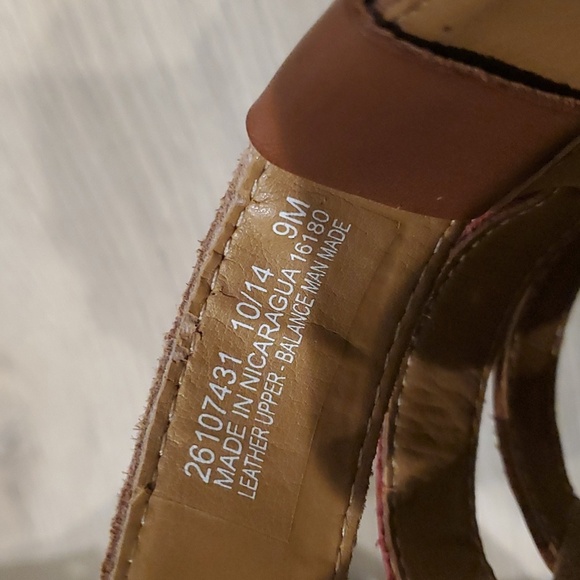 Clarks Sandal 9M Women's 4 strap leather slip on wedge - Picture 3 of 5